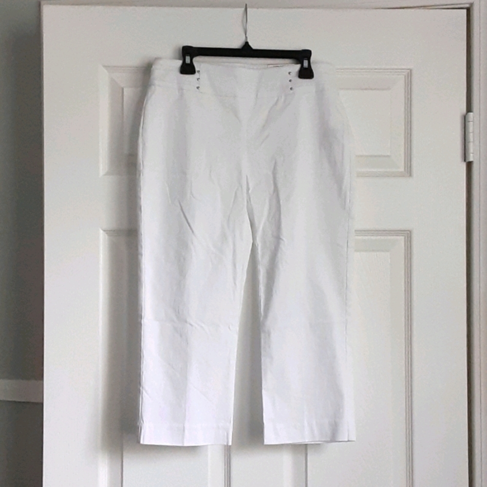 NWT Petite Capris